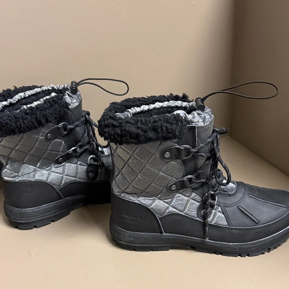 BearPaw Bethany Black & Shimmery Silver Winter Boots, NWOB, Warm Snow Boots